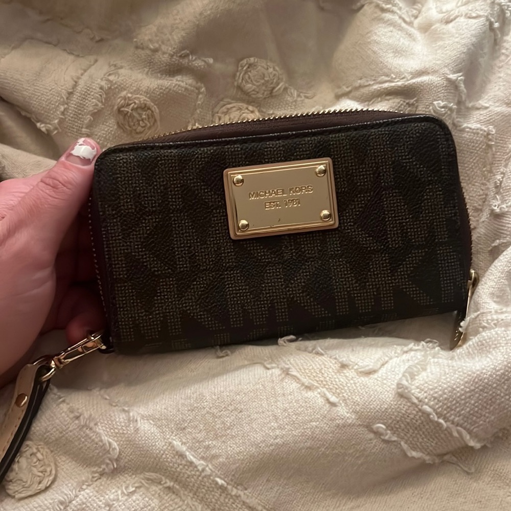 Michael Kors wristlet